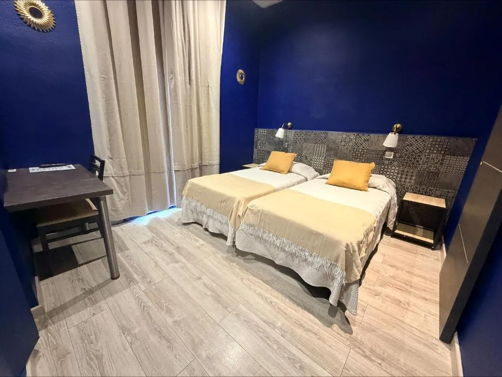 Chambre lits jumeaux — Hôtel de la Comédie, centre de Montpellier (3)