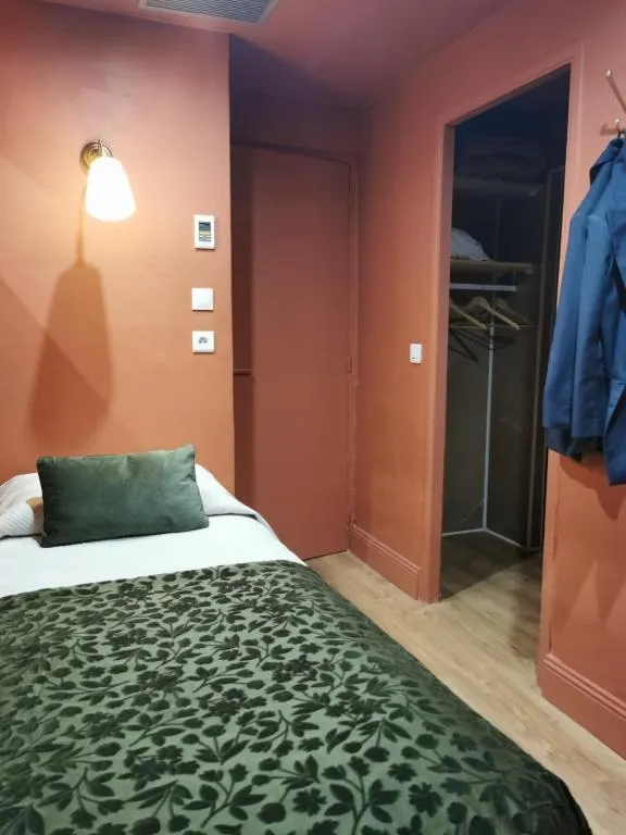 Chambre simple — Hôtel de la Comédie, centre de Montpellier (2)