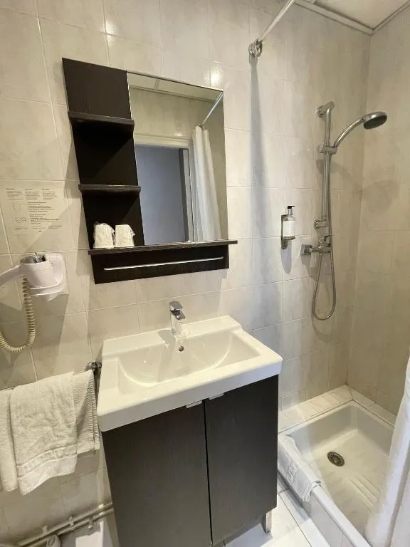 Chambre double supérieure — Hôtel de la Comédie, centre de Montpellier (4)